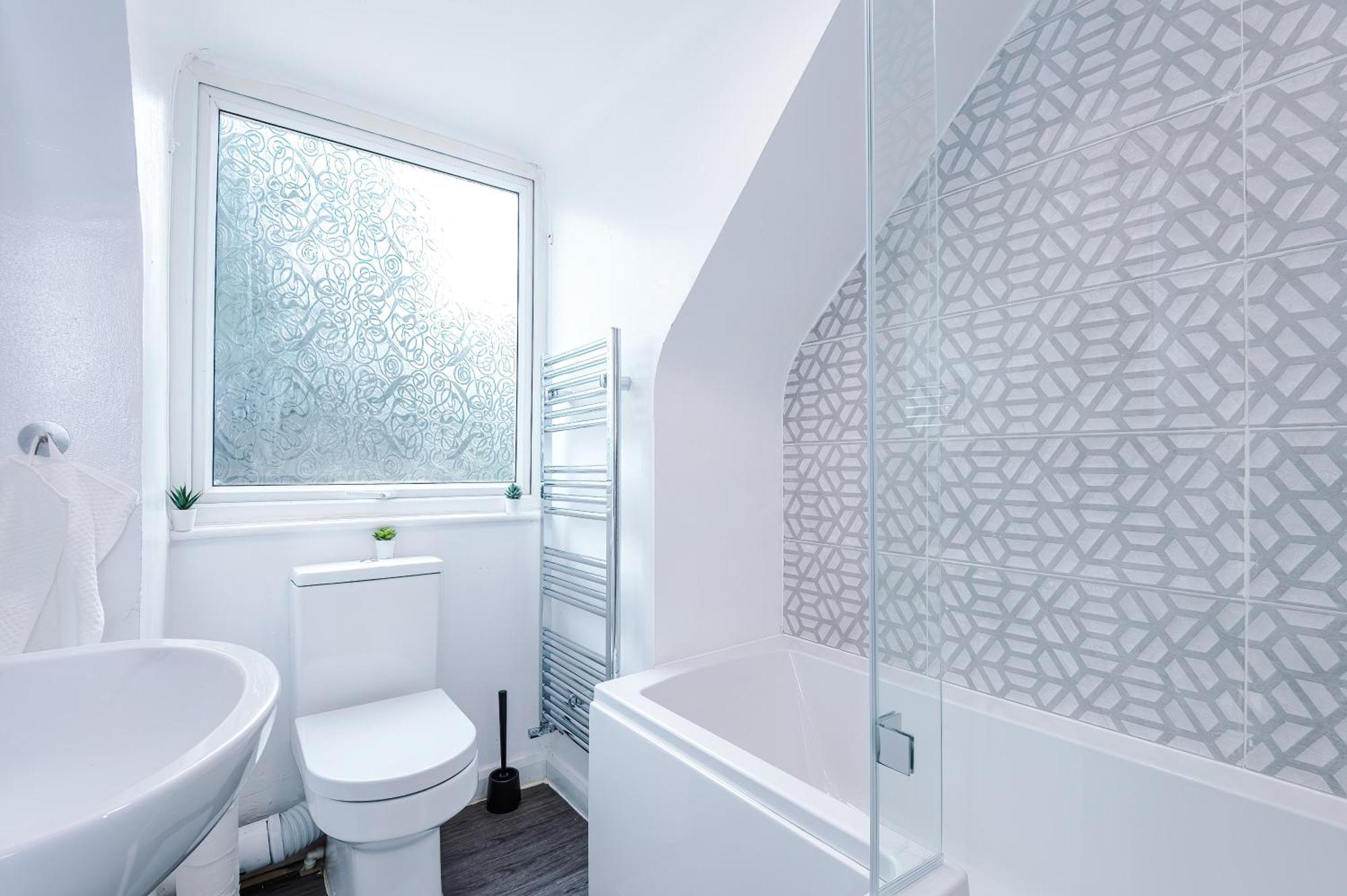 Comfort Place - 3 Bedroom House In - Sleeps 6 * Chester