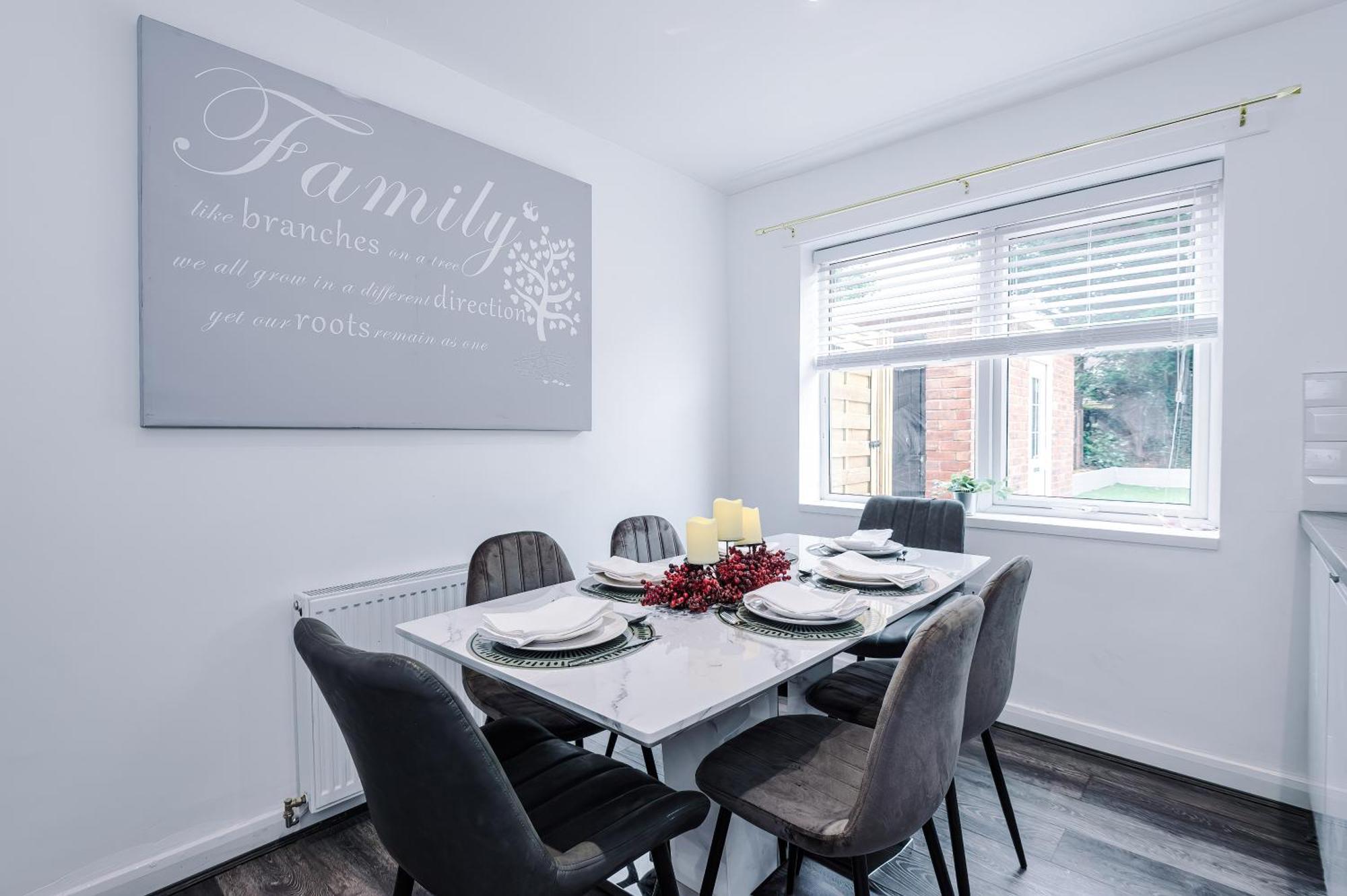 Comfort Place - 3 Bedroom House In - Sleeps 6 Chester