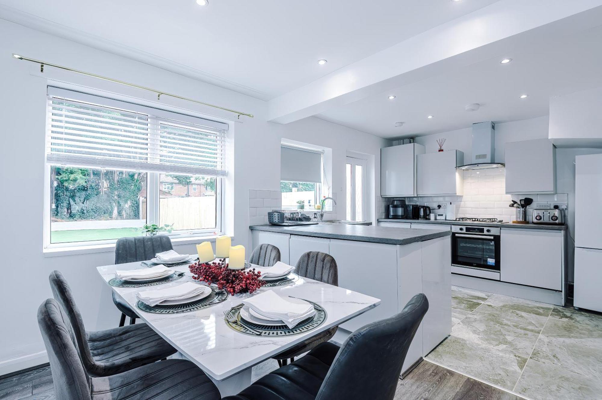 Comfort Place - 3 Bedroom House In - Sleeps 6 * Chester